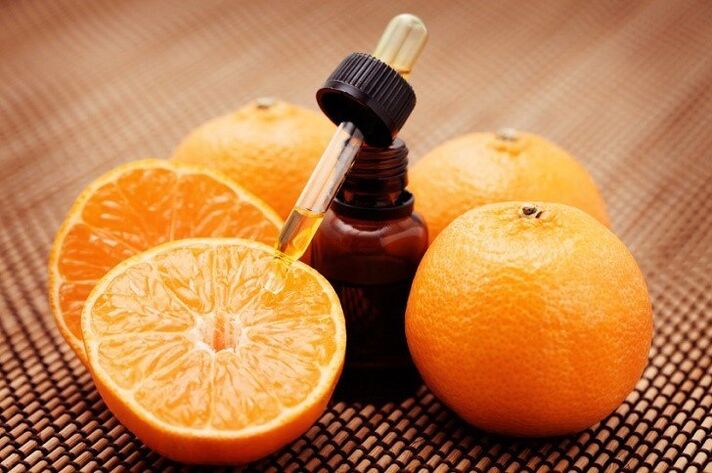오렌지 에센셜 오일은 훌륭한 피부 강장제입니다. 